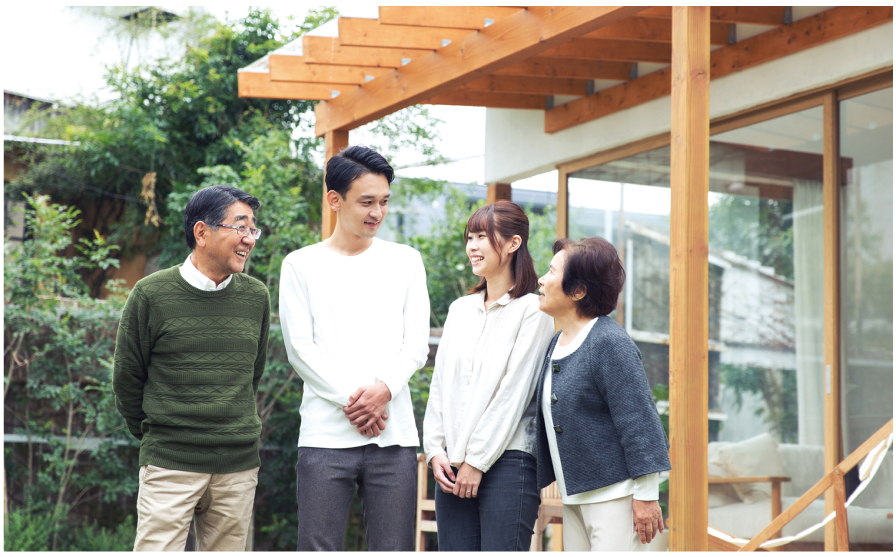 普通養子縁組の家族4人の画像